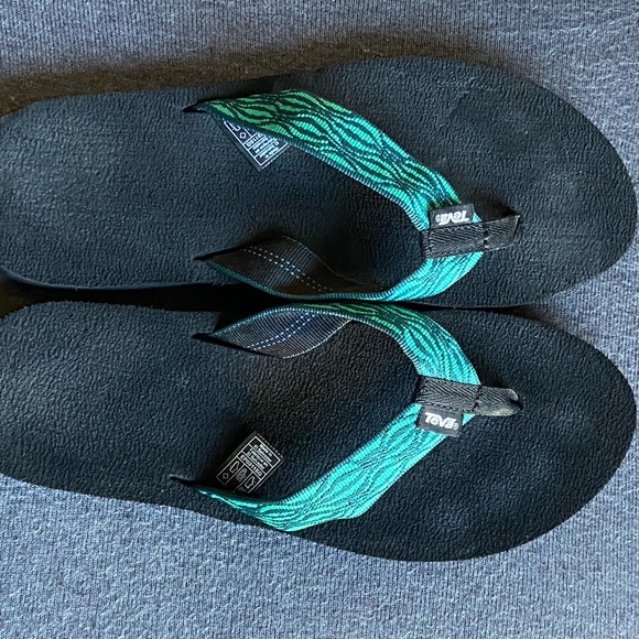 Teva flip flops sandals size 9. - Picture 8 of 14